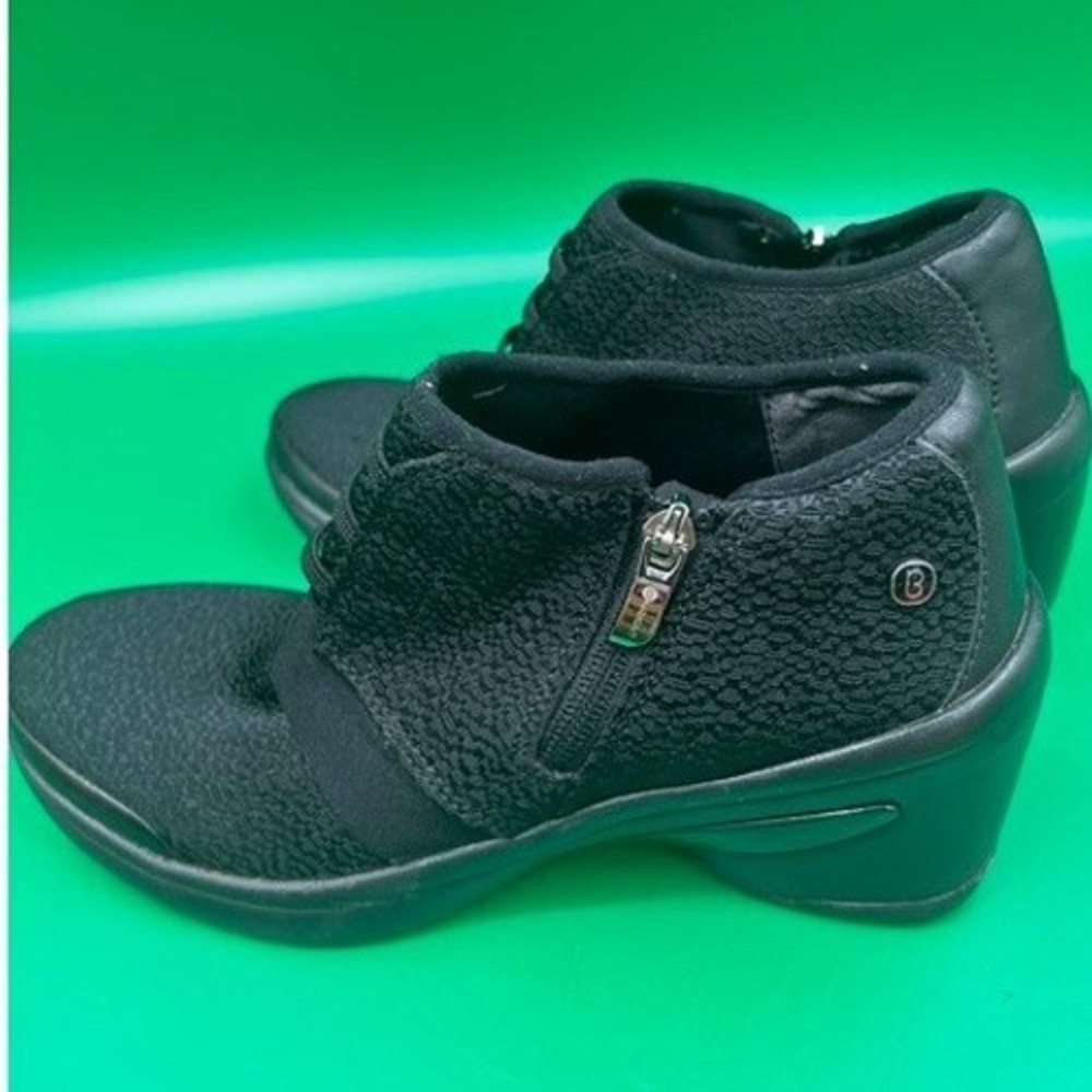 Bzees Inlighten Booties Women 8.5 Black Textured Wedge Side Zip Ankle Boots